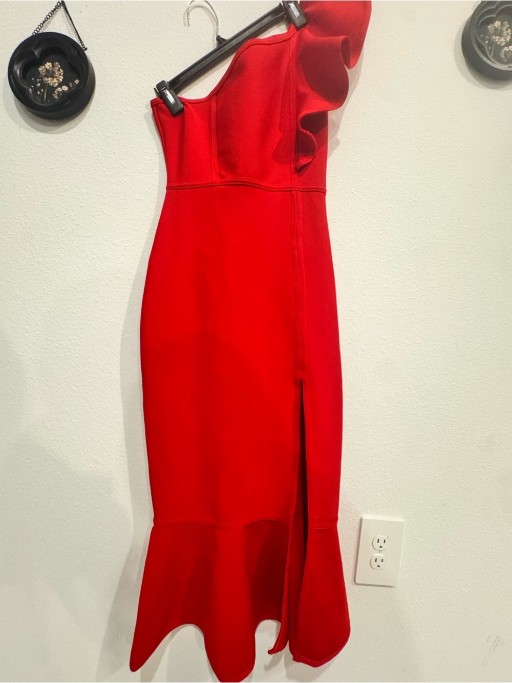 Elegant One-Shoulder Red Ruffle Hem Midi Dress
